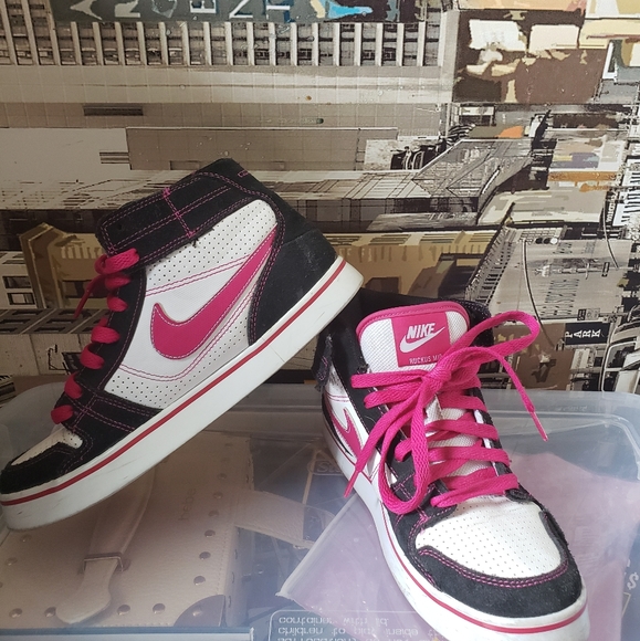 Women's shoes - Picture 1 of 3